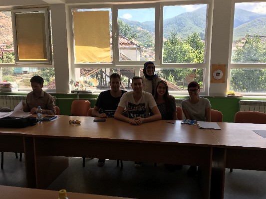 naše skupina s učitelkou turecké školy v Plasnici